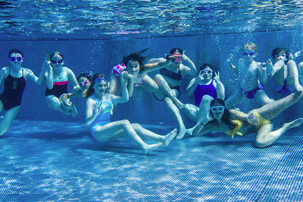 Záloha na oslavu v bazénové hale